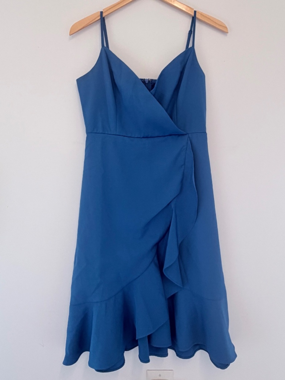 AQUA Women's Blue Crossover Flounce Spaghetti Strap Faux Wrap Dress - size M